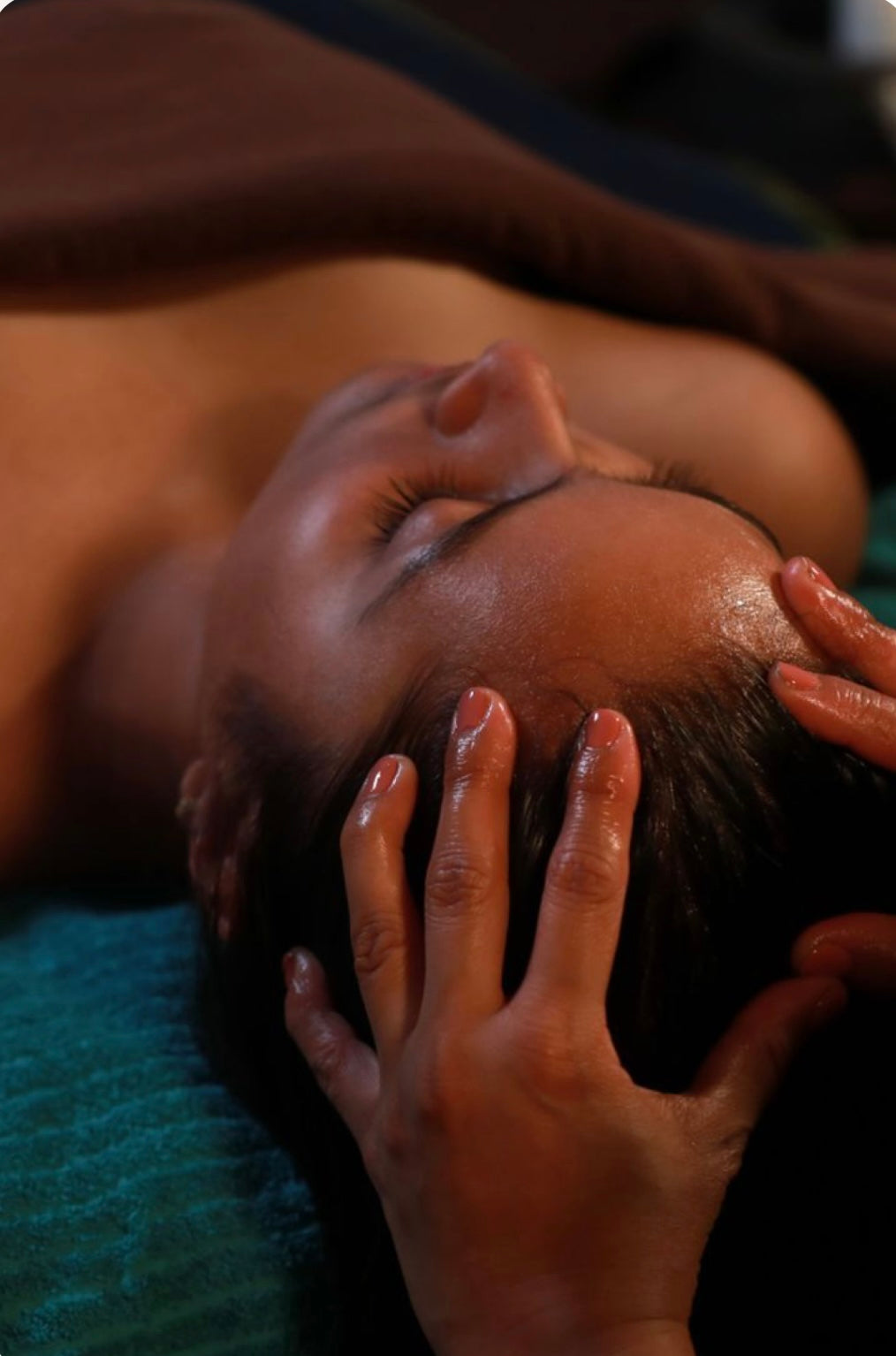 The Power of Scalp Massage: How This Ancient Ritual Supports Hair Growth, Scalp Health, and Self-Care